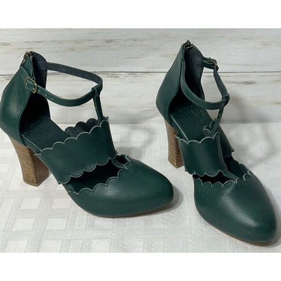Bali Elf -Emerald Green Leather T-Strap Heeled Shoe- Scalloped Size US 9 Women's - Picture 1 of 15